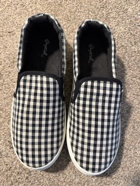 Qupid Black & White Gingham Slip-On Sneakers